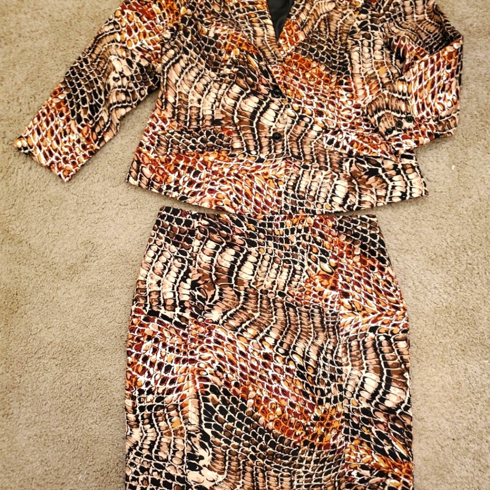 Size 16 Printed Skirt by The Look, Randolph Duke